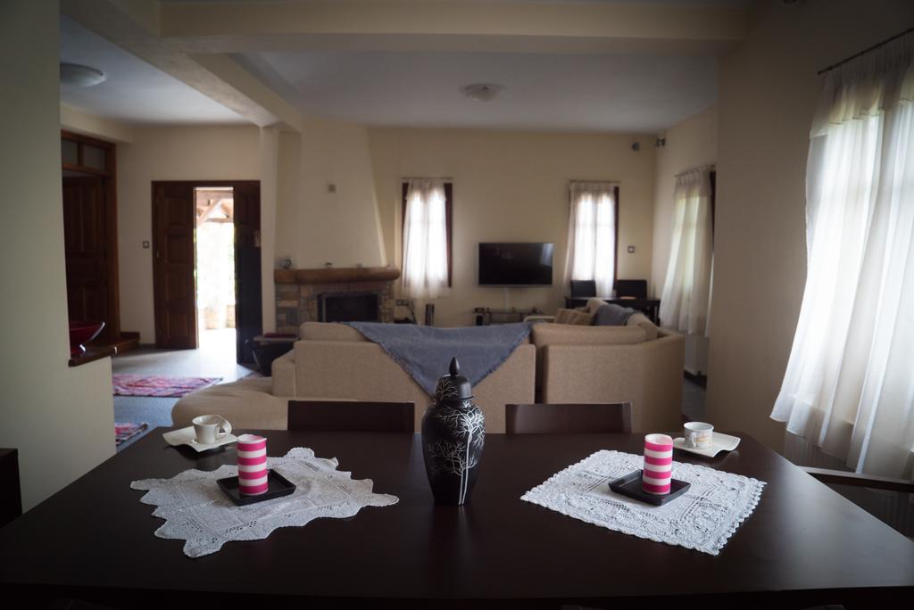 Luxury Villa With Pool In ツァガラダ エクステリア 写真